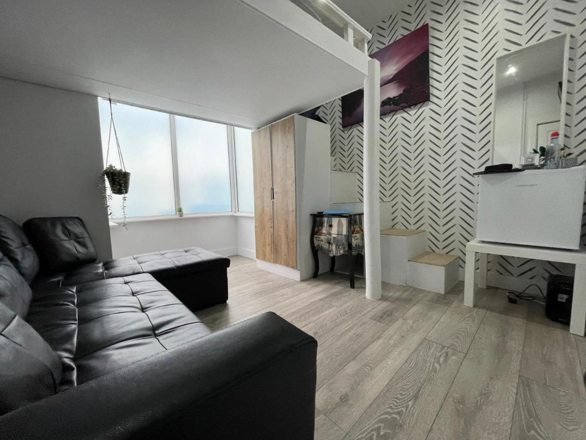 Acaster House, X4 Rooms With En-Suites X1 Room Private Bathroom, Street Parking, Close To Train Station Kettering Exterior foto